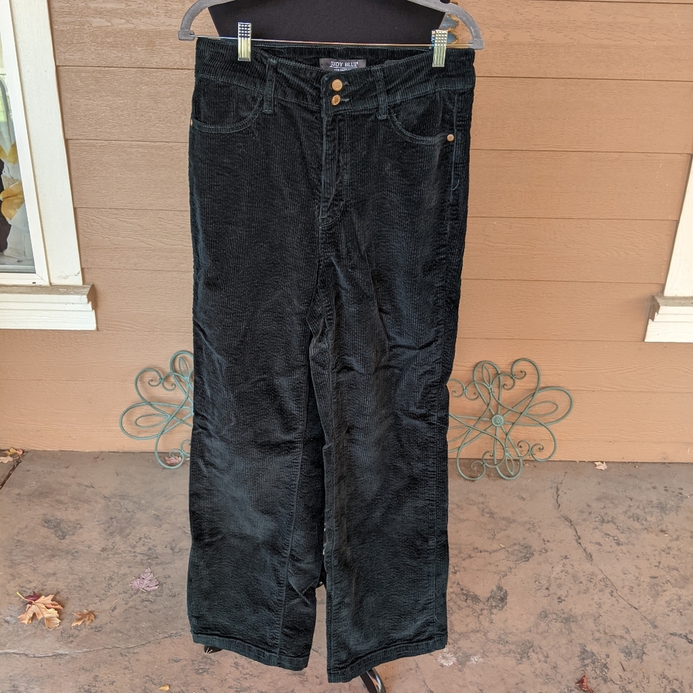 EUC Judy Blue Emerald Green Wide Leg Corduroy Pants. Size 13/31